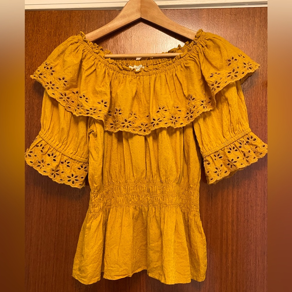 Cotton eyelet-trimmed off-shoulder top